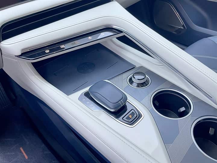 Фото 12 - Zeekr 001