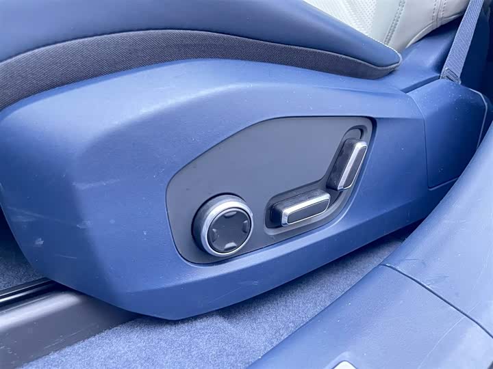 Фото 13 - Zeekr 001