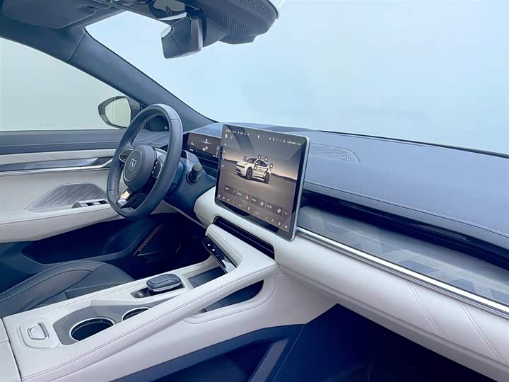 Фото 14 - Zeekr 001