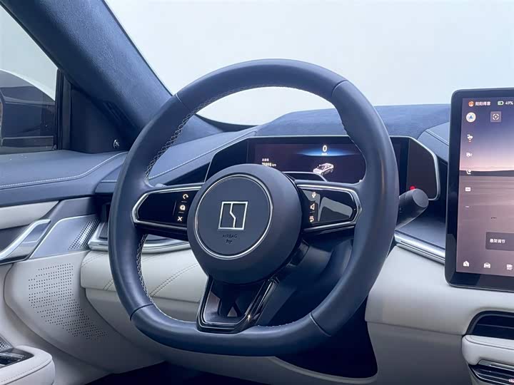 Фото 16 - Zeekr 001