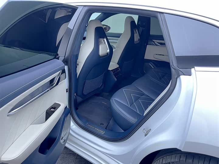 Фото 6 - Zeekr 001