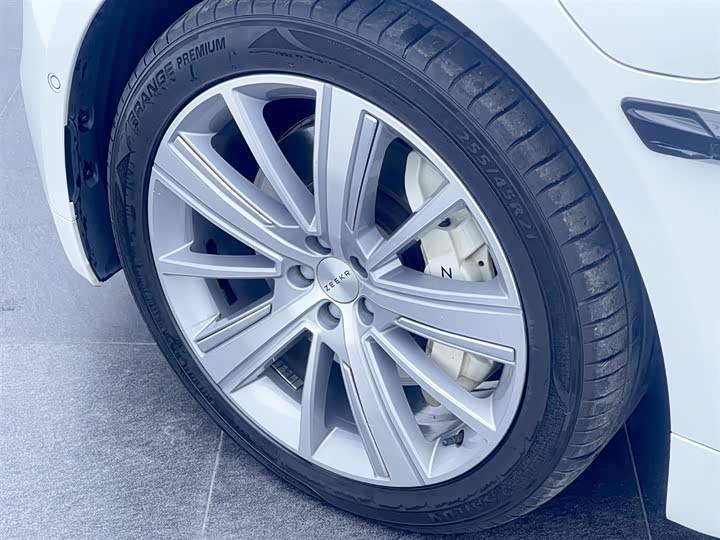 Фото 8 - Zeekr 001