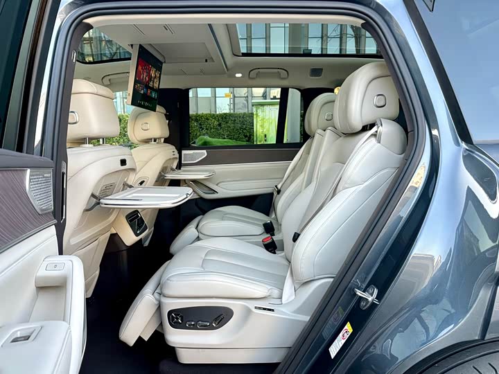 Фото 12 - Denza N9