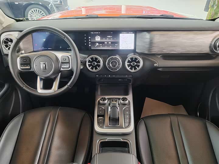 Фото 6 - Tank 300