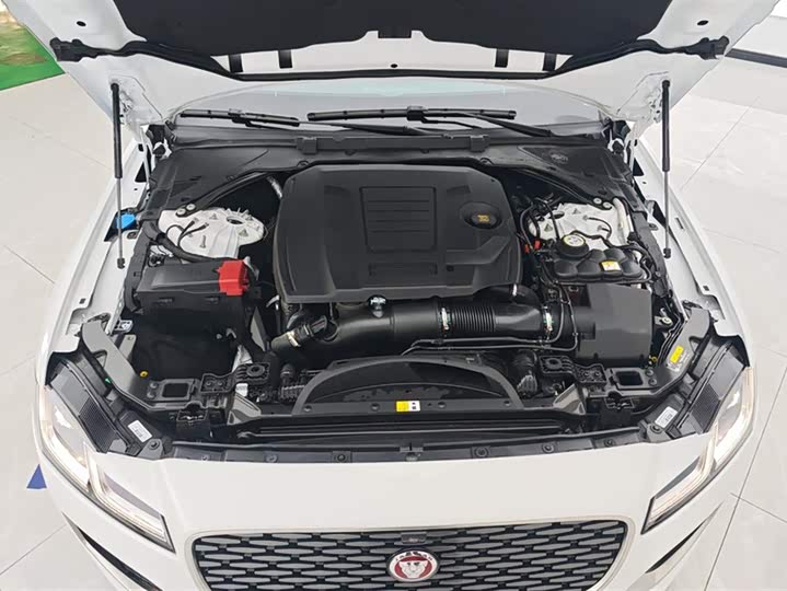 Фото 10 - Jaguar XF L