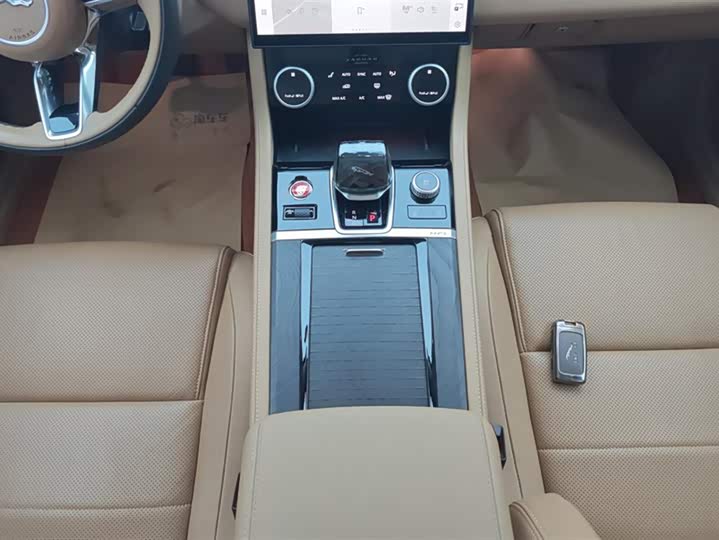 Фото 16 - Jaguar XF L