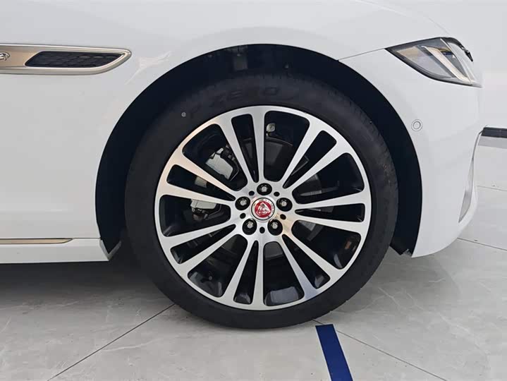 Фото 6 - Jaguar XF L