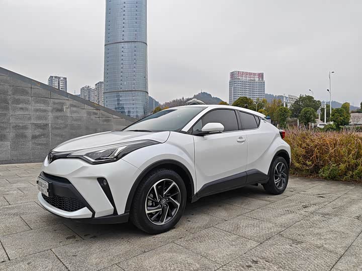Фото 1 - Toyota C-HR