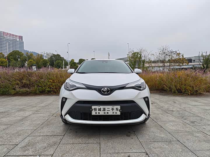 Фото 2 - Toyota C-HR