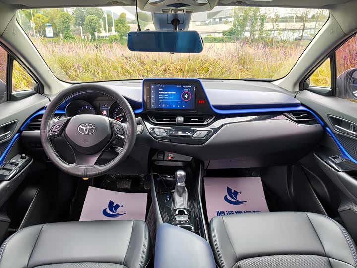 Фото 4 - Toyota C-HR