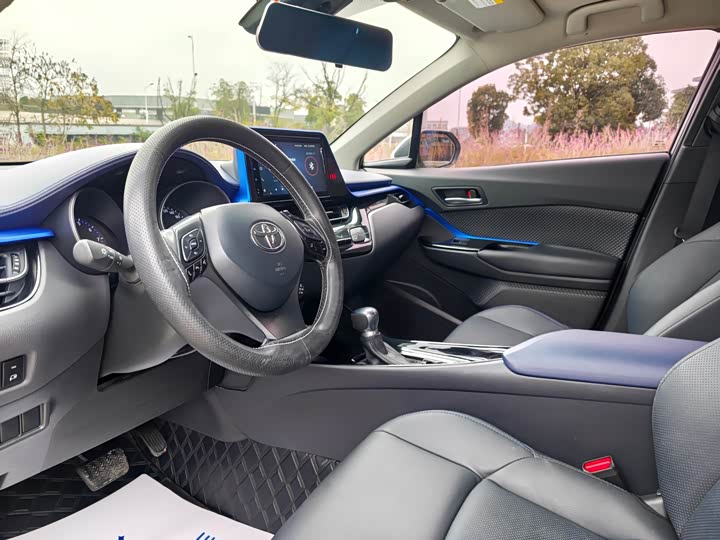 Фото 5 - Toyota C-HR