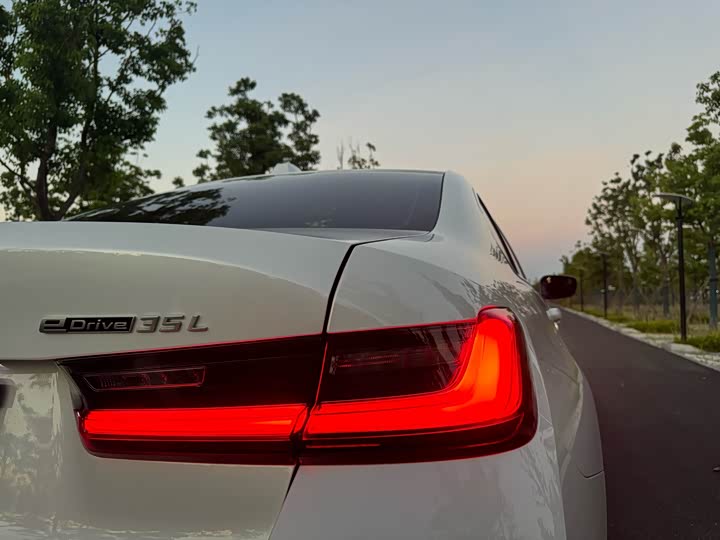 Фото 17 - BMW i3