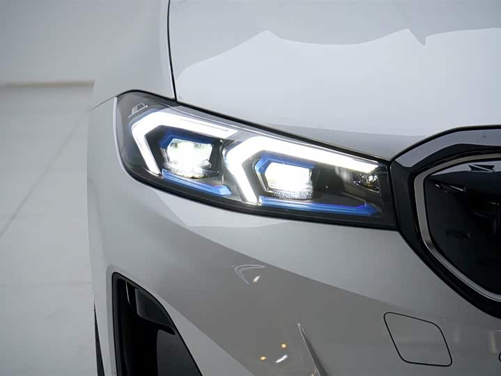 Фото 14 - BMW i3