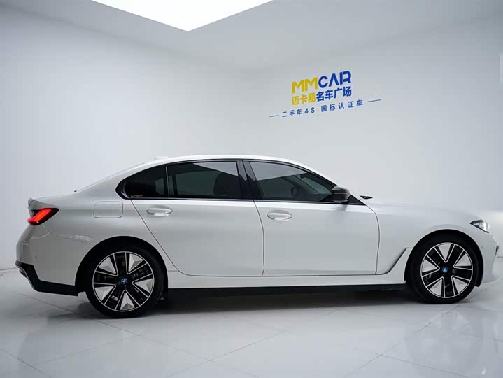 Фото 16 - BMW i3