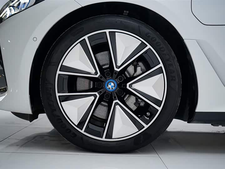 Фото 34 - BMW i3