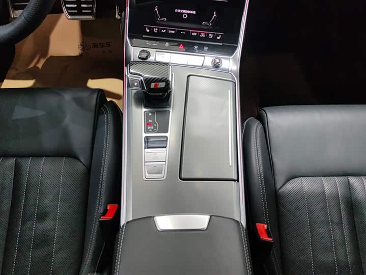 Фото 16 - Audi A6L