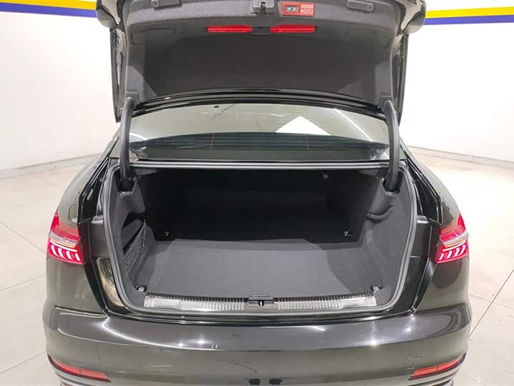 Фото 4 - Audi A6L