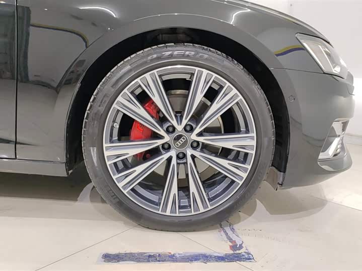 Фото 6 - Audi A6L