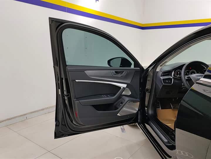 Фото 7 - Audi A6L