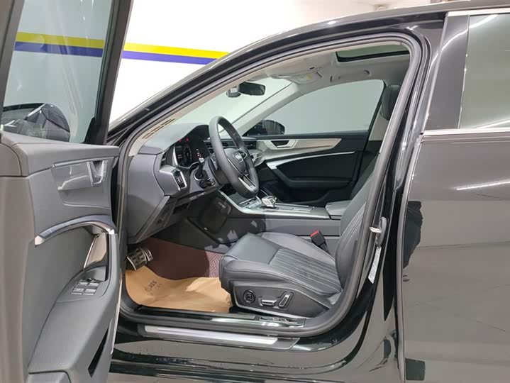 Фото 9 - Audi A6L