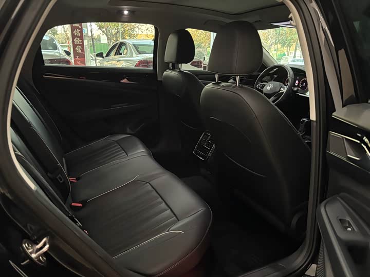 Фото 8 - Volkswagen Passat