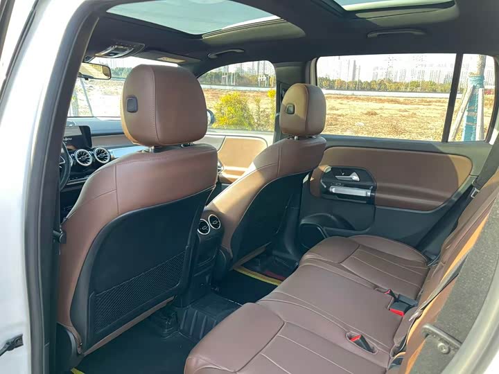 Фото 12 - Mercedes-Benz GLB-Class