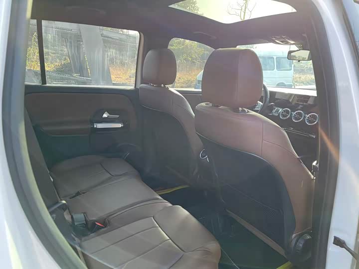 Фото 13 - Mercedes-Benz GLB-Class