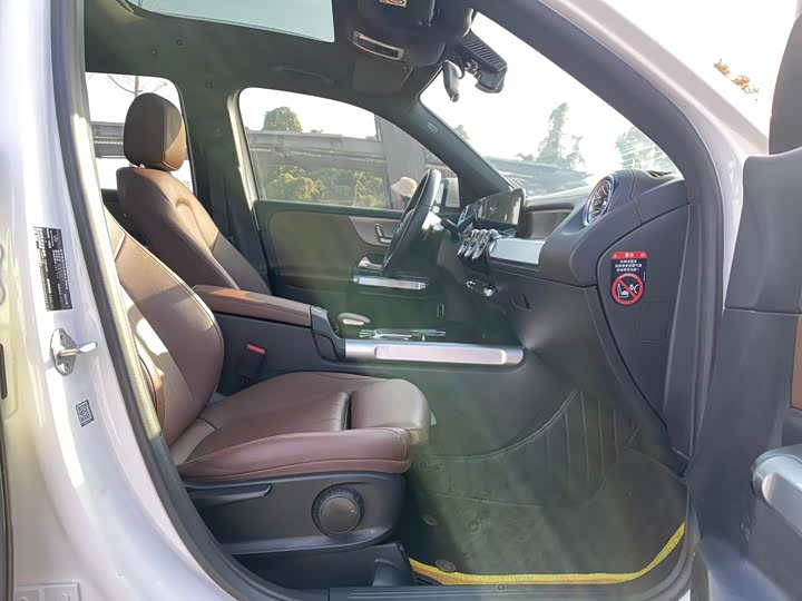 Фото 14 - Mercedes-Benz GLB-Class