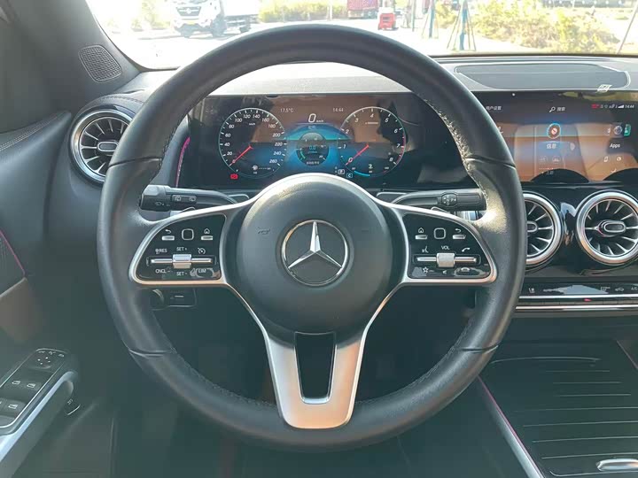 Фото 17 - Mercedes-Benz GLB-Class