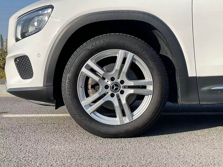 Фото 8 - Mercedes-Benz GLB-Class