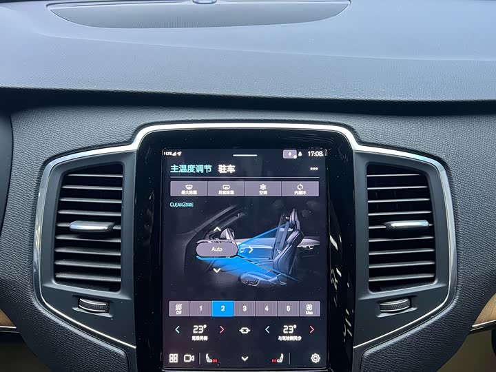 Фото 12 - Volvo XC90