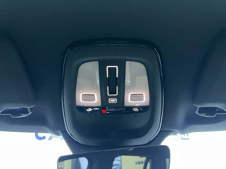 Фото 16 - Volvo XC90