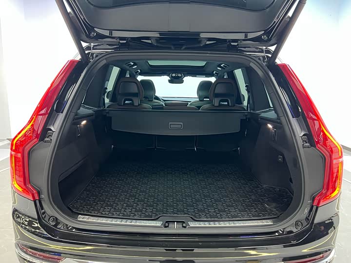 Фото 18 - Volvo XC90