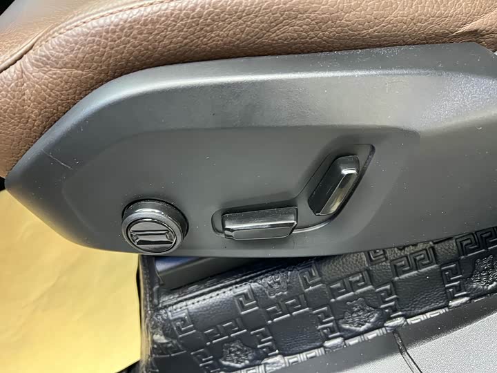 Фото 7 - Volvo XC90