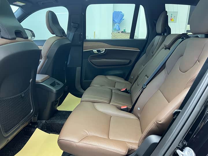 Фото 8 - Volvo XC90