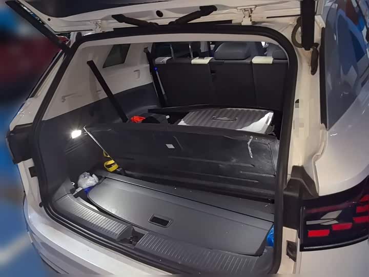 Фото 9 - Volkswagen ID.6 Crozz