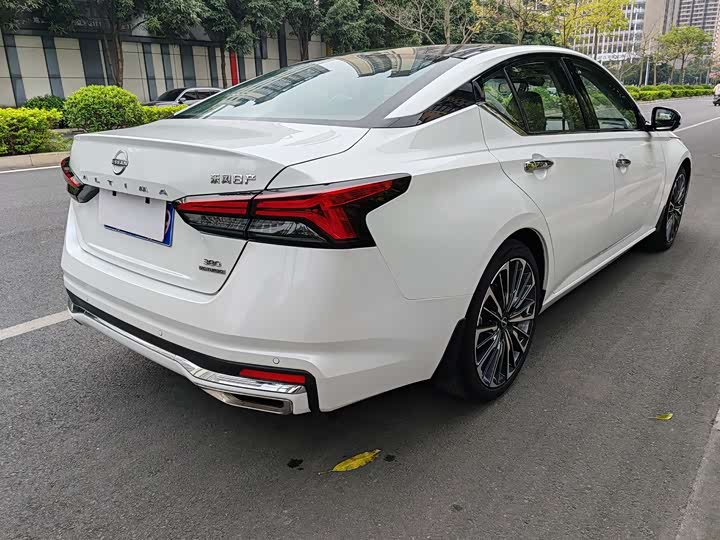 Фото 10 - Nissan Teana