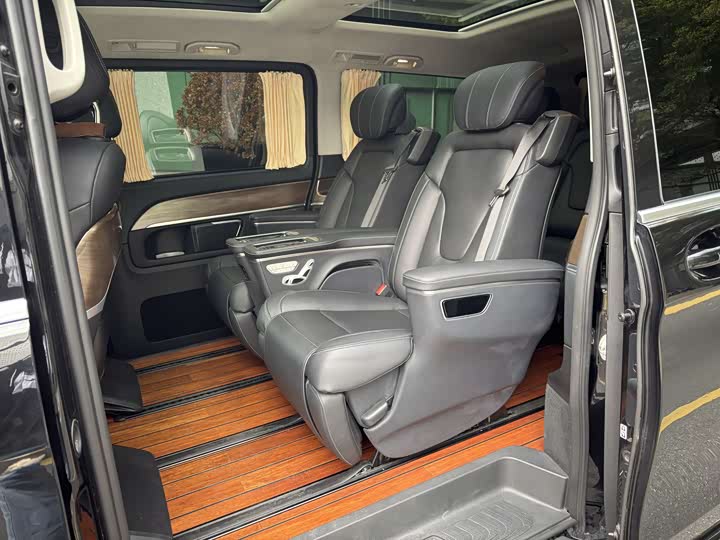 Фото 10 - Mercedes-Benz V-Class