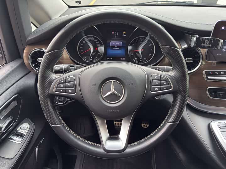 Фото 11 - Mercedes-Benz V-Class