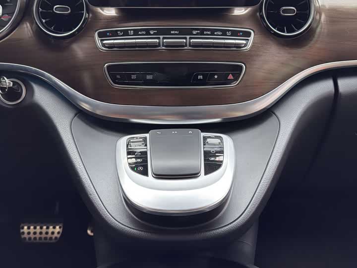 Фото 12 - Mercedes-Benz V-Class