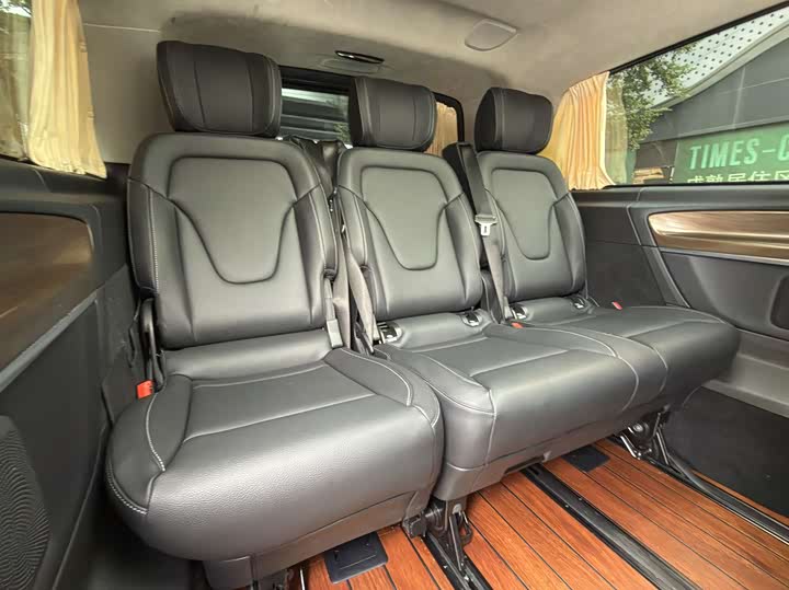 Фото 13 - Mercedes-Benz V-Class