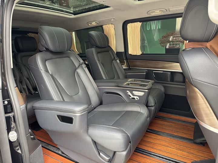 Фото 14 - Mercedes-Benz V-Class