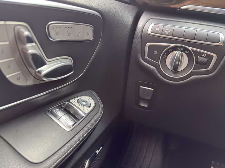 Фото 16 - Mercedes-Benz V-Class