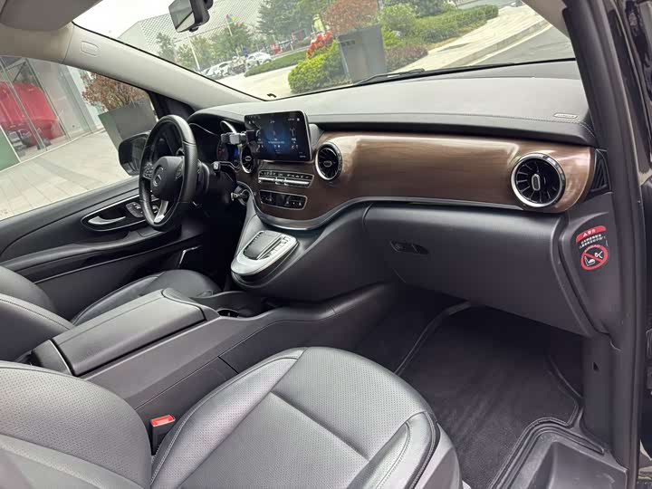 Фото 18 - Mercedes-Benz V-Class