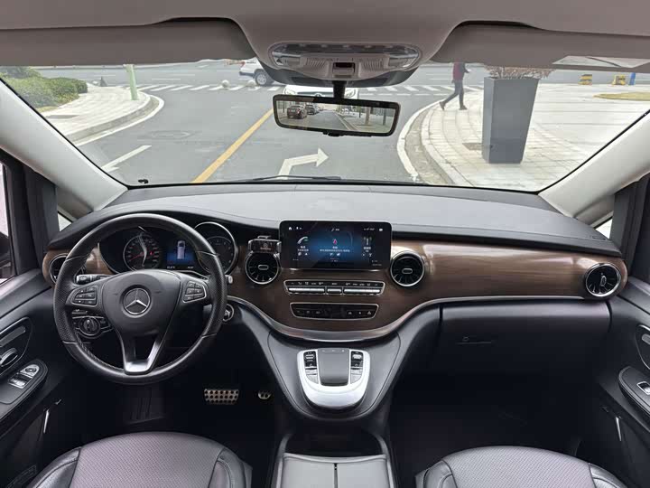 Фото 7 - Mercedes-Benz V-Class