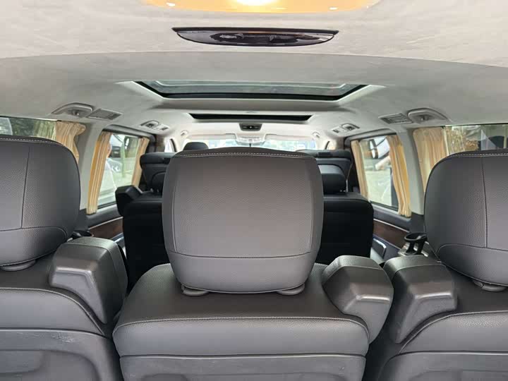 Фото 8 - Mercedes-Benz V-Class