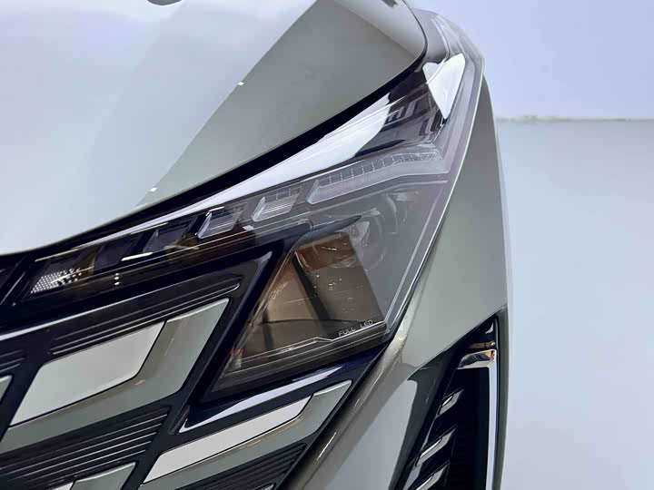 Фото 10 - Changan UNI-Z Hybrid