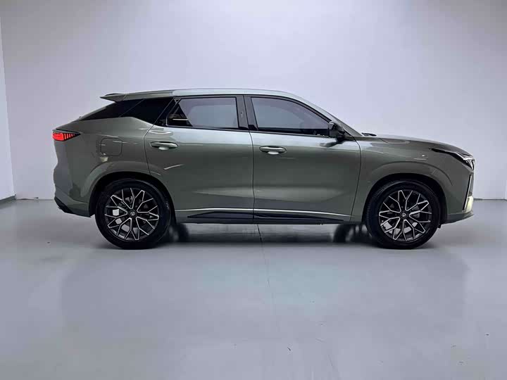 Фото 11 - Changan UNI-Z Hybrid