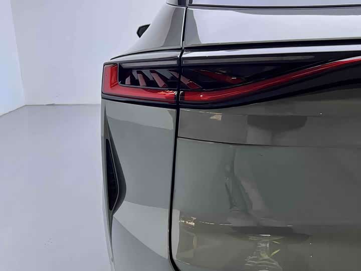 Фото 9 - Changan UNI-Z Hybrid