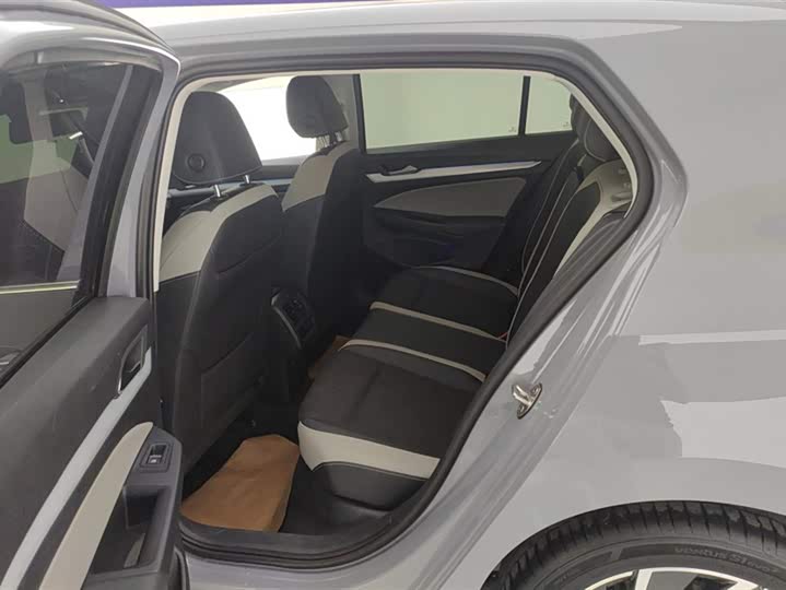 Фото 11 - Volkswagen Golf